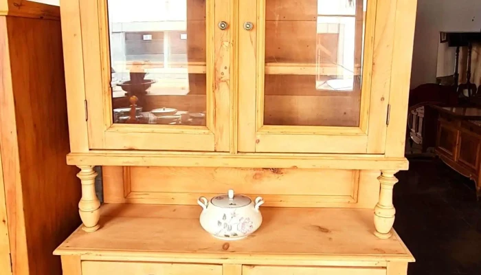 Mueble aparador con alzada en pin blanco restaurado al natural