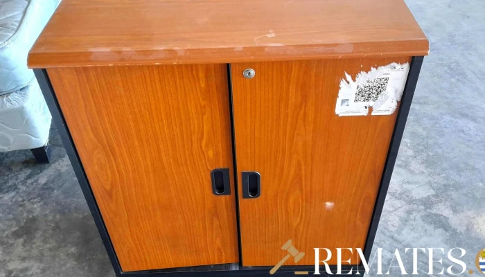 mueble biblioteca bajo de 2 puertas marron