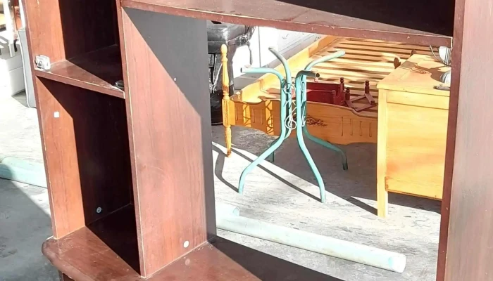 mueble de living con  7 reparticiones y 1 puerta color marron