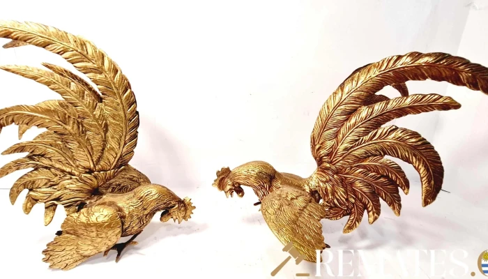 Pareja de gallos de riña bronce con avería