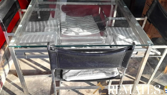 r juego de comedor mesa tapa de vidrio y base de hierro y 4 sillas en en hierro