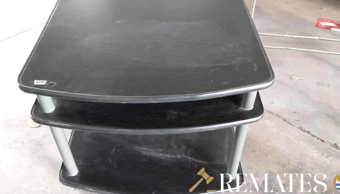 Rack De Tv Negro Con Ruedas Y Estante -  2 - 17-06-2021