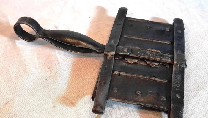 Rasqueta antigua francesa para caballos