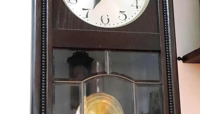 Reloj de pared antiguo caja roble  completo funcionando