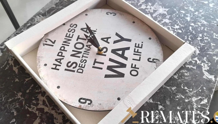 reloj fondo blanco