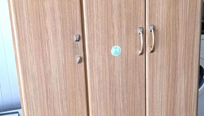 ropero en Mdf 3 puertas 4 cajones