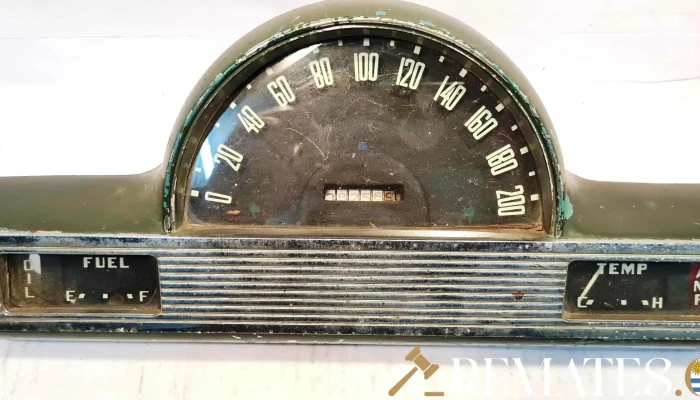 Tablero de metal auto antiguo