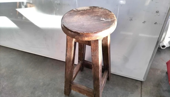 taburete de madera