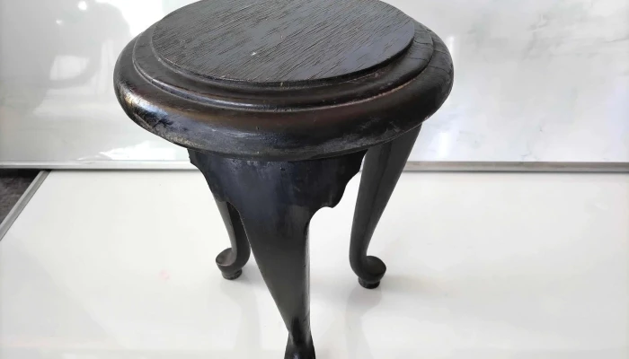 taburete o mesa auxiliar