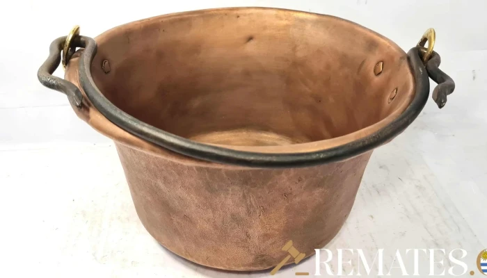 Tacho de cobre antiguo pesado