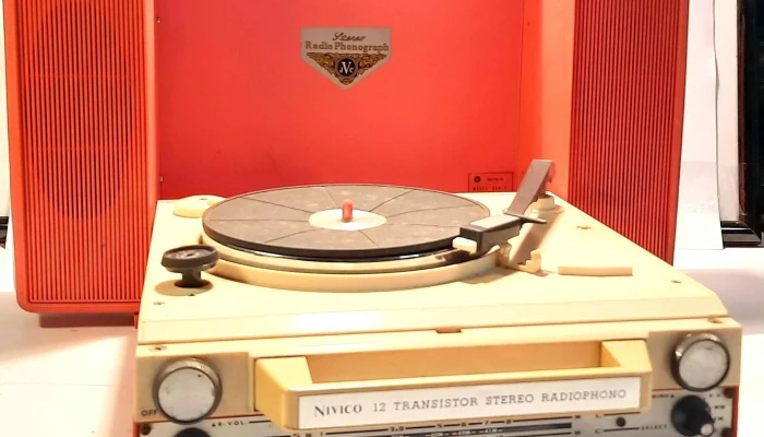 Tocadiscos Jvc Nivico Retro rosado a la vista