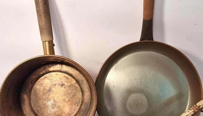 Tres ollas en cobre y bronce uso o decoración