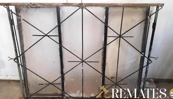 Ventana De Hierro De 2 Hojas Con Reja
