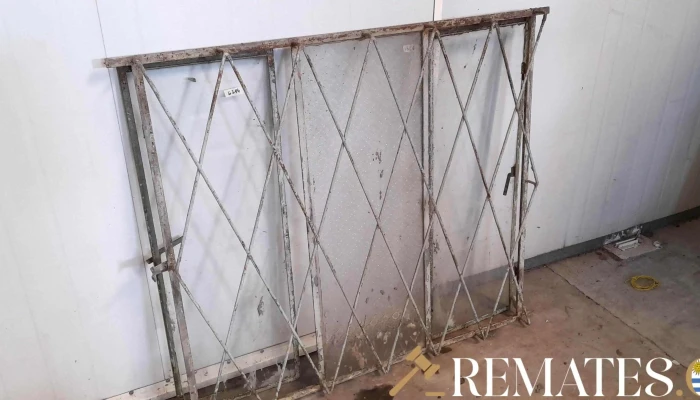 Ventana De Hierro De 3 Hojas Con Reja