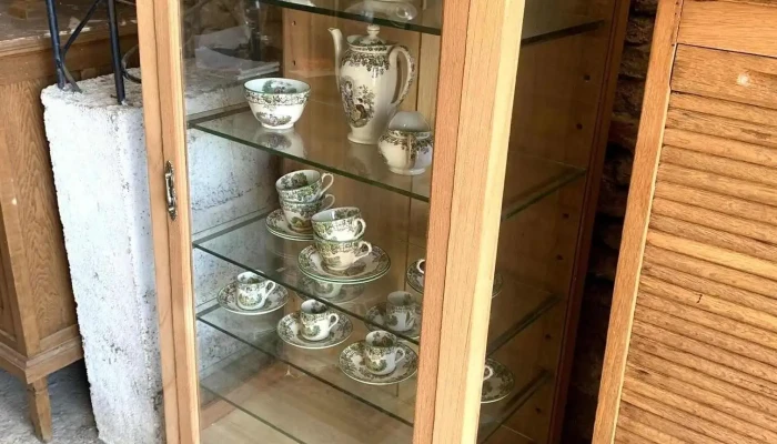 Vitrina En Cedro Con Estantes De Vidrio Regulables 0,73 X 0,42 X 1,50 Alto